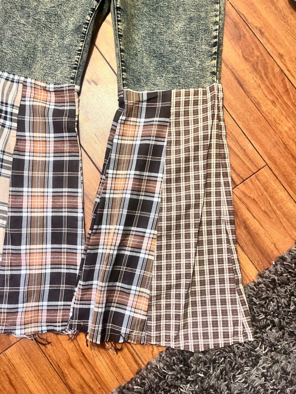 Gray Acid-Wash Jeans with Multi Plaid Flared Panels - Picture 3 of 13